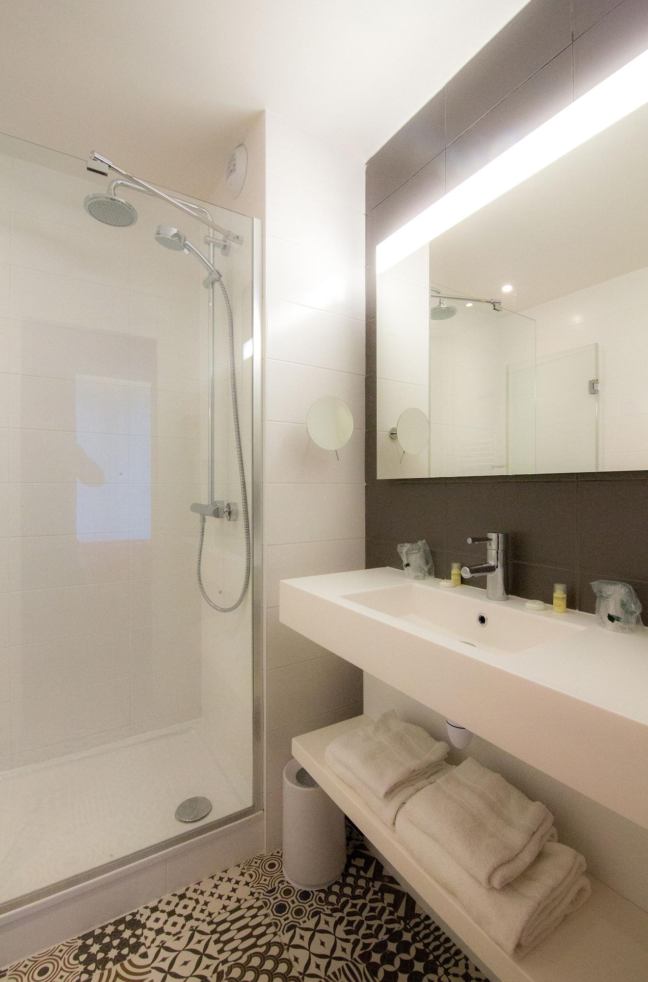La Régence Hotel Courbevoie